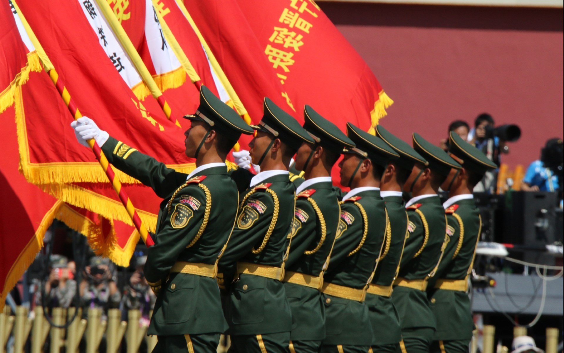 开云官方网页登录-塞维利亚主场惜败，积分略有落后，塞维利亚晋级